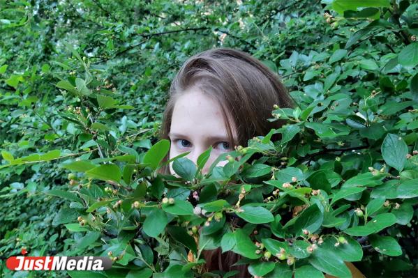 Анна Светлова, выпускница УрФУ: «Лето в Екатеринбурге – это когда ты покупаешь себе легкие вещи, а носишь все равно куртку». В Екатеринбурге +18 градусов - Фото 4