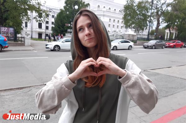 Анна Светлова, выпускница УрФУ: «Лето в Екатеринбурге – это когда ты покупаешь себе легкие вещи, а носишь все равно куртку». В Екатеринбурге +18 градусов - Фото 5