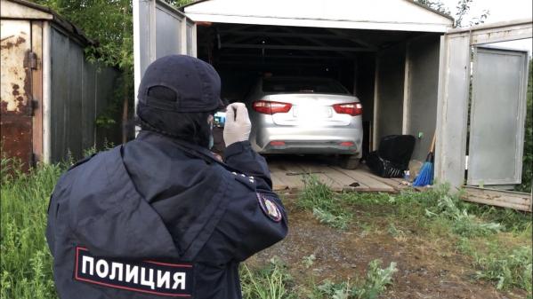 В Екатеринбурге мужчина, находящийся в федеральном розыске за убийство, попался на краже авто - Фото 2