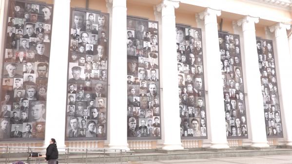 На фасаде вокзала Екатеринбург разместили портреты ветеранов Великой Отечественной, уходивших на фронт со свердловского перрона - Фото 4