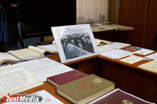 В Екатеринбурге рассказали, как в нашей стране в разные года создавалась Конституция - Фото 4