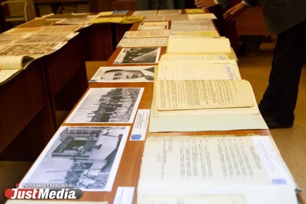 В Екатеринбурге рассказали, как в нашей стране в разные года создавалась Конституция - Фото 15