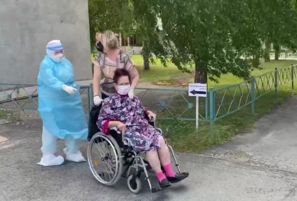 Екатеринбурженка, чья мама-пенсионерка победила коронавирус: «Болеть страшно и очень тяжело. Это не шутки».  - Фото 2