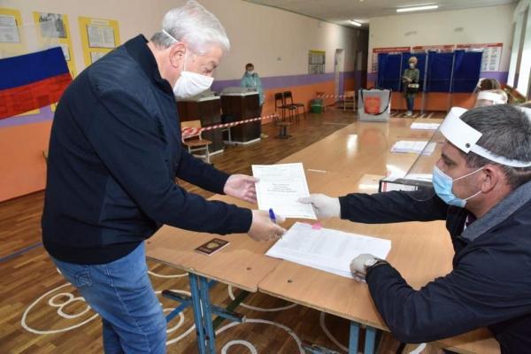 Почти полмиллиона свердловчан уже приняли участие в голосовании по поправкам в Конституцию - Фото 2