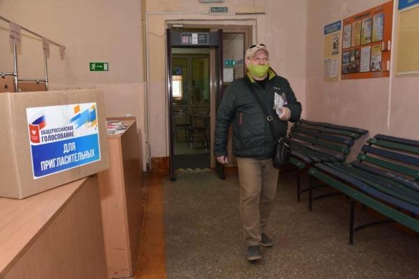 Почти полмиллиона свердловчан уже приняли участие в голосовании по поправкам в Конституцию - Фото 3