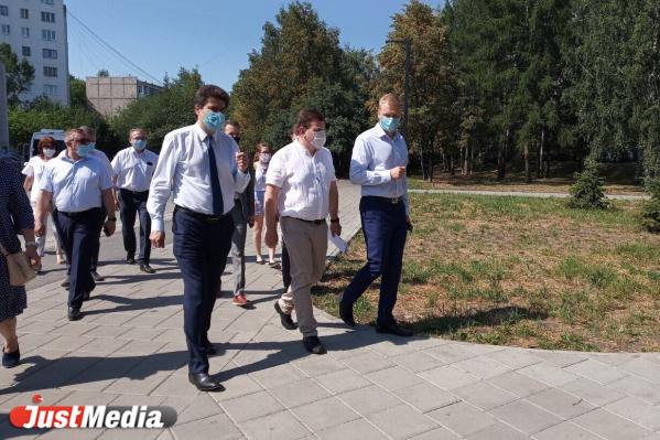 Администрация Академического, многоуровневые развязки и ржавая остановка. Репортаж с объезда мэра Екатеринбурга по Ленинскому району. - Фото 3