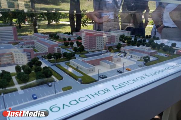 Администрация Академического, многоуровневые развязки и ржавая остановка. Репортаж с объезда мэра Екатеринбурга по Ленинскому району. - Фото 4