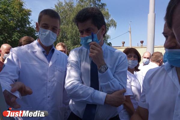 Администрация Академического, многоуровневые развязки и ржавая остановка. Репортаж с объезда мэра Екатеринбурга по Ленинскому району. - Фото 5