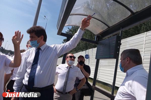 Администрация Академического, многоуровневые развязки и ржавая остановка. Репортаж с объезда мэра Екатеринбурга по Ленинскому району. - Фото 6