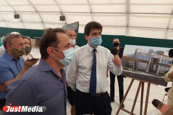 Администрация Академического, многоуровневые развязки и ржавая остановка. Репортаж с объезда мэра Екатеринбурга по Ленинскому району. - Фото 12