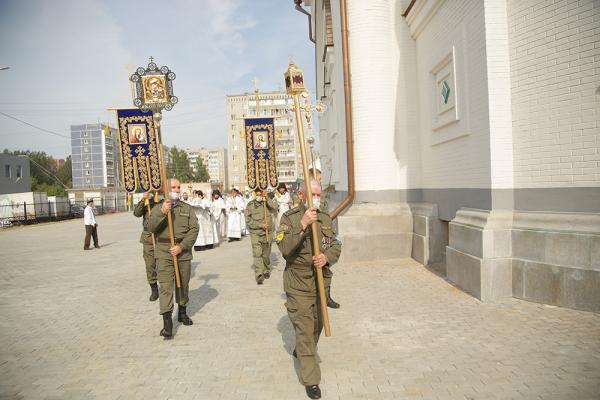 Митрополит Кирилл освятил «родительский» храм в Верхней Пышме - Фото 7