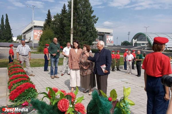 Юнармейцы возложили цветы к памятнику уральского разведчика Николая Кузнецова - Фото 5