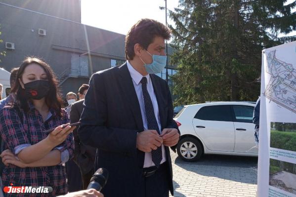 Бюст Григория Речкалова и благоустройство парка XXII Партсъезда. Александр Высокинский объехал Верх-Исетский район - Фото 2