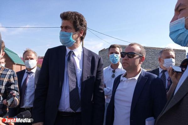 Бюст Григория Речкалова и благоустройство парка XXII Партсъезда. Александр Высокинский объехал Верх-Исетский район - Фото 3