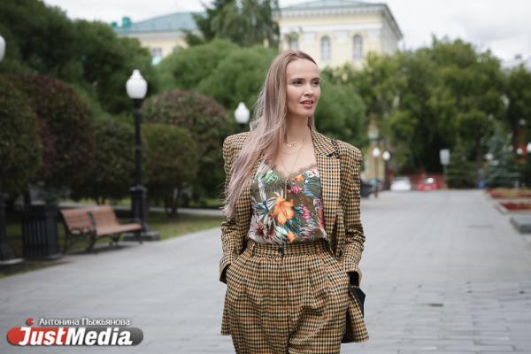 Мария Воногова, волейболистка: «Уральское лето дает возможность продемонстрировать весь гардероб: от легких пуховиков до летних топов». В Екатеринбурге +28  - Фото 7