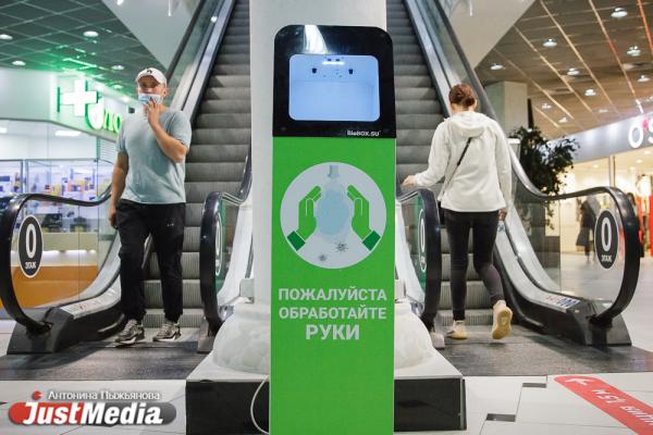 Смотрим, как работают крупные ТЦ Екатеринбурга спустя несколько дней после открытия - Фото 8