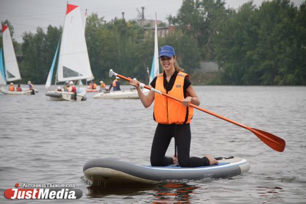 Участницы конкурса «Мисс Екатеринбург 2020» попробовали свои силы в катании на сап-бордах  - Фото 2