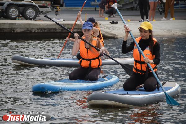 Участницы конкурса «Мисс Екатеринбург 2020» попробовали свои силы в катании на сап-бордах  - Фото 7