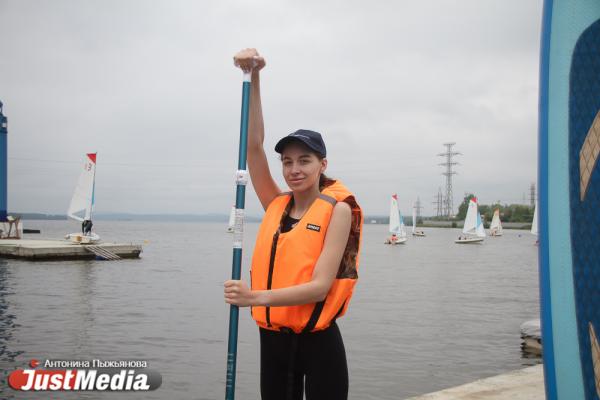 Участницы конкурса «Мисс Екатеринбург 2020» попробовали свои силы в катании на сап-бордах  - Фото 10