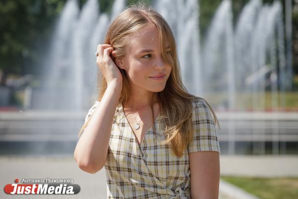 Василиса Лямина, выпускница 11-го класса: «Лето - это веселые шумные прогулки до утра с друзьями, теплые вечера у костра, громкая музыка и красивый загар». В Екатеринбурге +31  - Фото 12