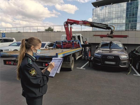  Приставы арестовали у екатеринбуржца за долги «Ауди Q7» - Фото 3