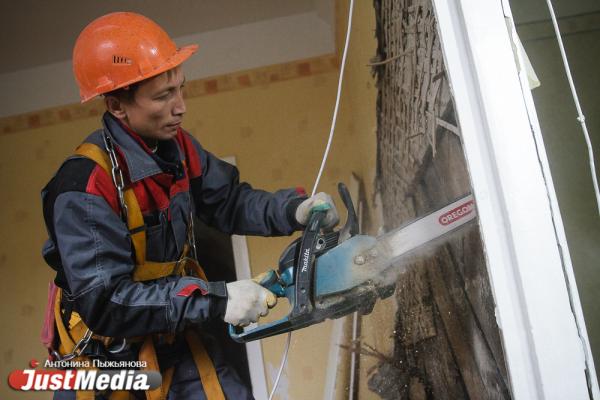 Смотрим с JustMedia.ru, как сносят жилой дом ради нового концертного зала филармонии. ФОТО - Фото 6