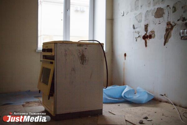 Смотрим с JustMedia.ru, как сносят жилой дом ради нового концертного зала филармонии. ФОТО - Фото 7