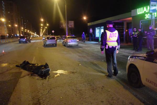 В Екатеринбурге водитель «Лады» насмерть сбил пешехода, который перебегал на «красный» - Фото 2