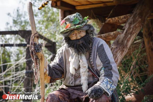 Леший из Парка Сказов: «Скоро осень, забот видимо-невидимо: листья перекрашивать, урожай собирать». В Екатеринбурге +24 градуса - Фото 2