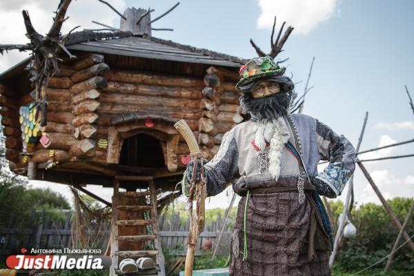Леший из Парка Сказов: «Скоро осень, забот видимо-невидимо: листья перекрашивать, урожай собирать». В Екатеринбурге +24 градуса - Фото 4