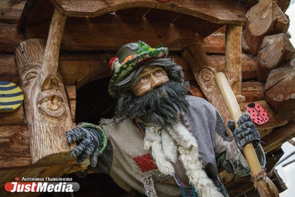 Леший из Парка Сказов: «Скоро осень, забот видимо-невидимо: листья перекрашивать, урожай собирать». В Екатеринбурге +24 градуса - Фото 6