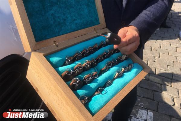 В Екатеринбург доставили 30 дополнительных машин скорой помощи - Фото 3