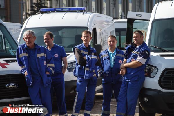 В Екатеринбург доставили 30 дополнительных машин скорой помощи - Фото 7