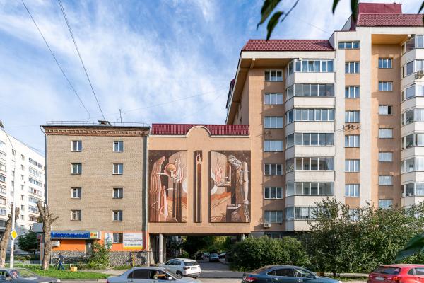 На Эльмаше на стене дома появился гигантский кузнец Гефест - Фото 2