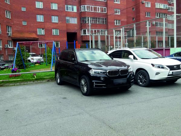 За миллионный долг перед банком приставы арестовали у екатеринбуржца БМВ Х5 - Фото 2