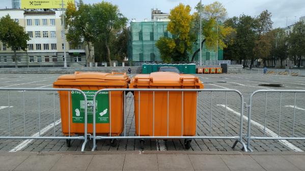 В Екатеринбурге на площадках «Ночи музыки» установили почти 200 контейнеров для мусора и 175 биотеалетов - Фото 2