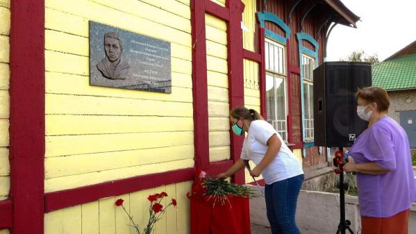 На объектах Свердловской магистрали установили мемориальные доски в память о героях-железнодорожниках - Фото 4