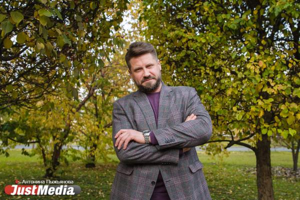 Прогулка с JustMedia.ru. Алексей Бадаев о сквере на драме: «Порой здесь завязываются романтические вещи» - Фото 2