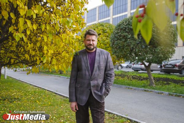 Прогулка с JustMedia.ru. Алексей Бадаев о сквере на драме: «Порой здесь завязываются романтические вещи» - Фото 3