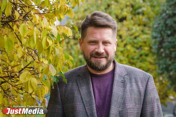 Прогулка с JustMedia.ru. Алексей Бадаев о сквере на драме: «Порой здесь завязываются романтические вещи» - Фото 4