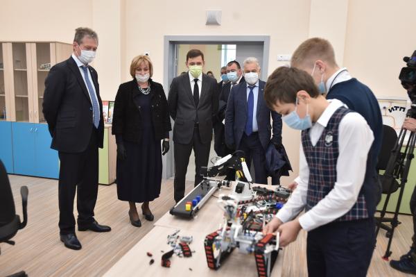 Евгений Куйвашев и Андрей Козицын посетили одну из самых крупных школ в регионе - Фото 2