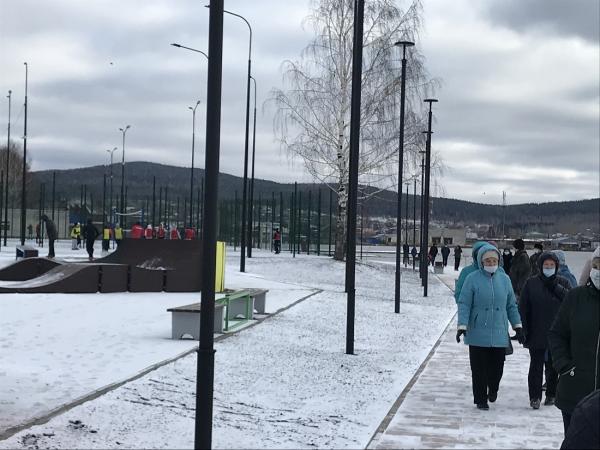 В Верхнем Тагиле после реконструкции за 40 млн рублей открыли набережную огней - Фото 5