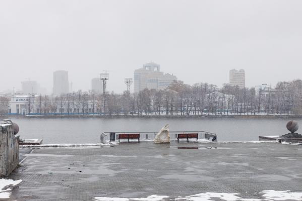 В Екатеринбурге на набережной Исети у «Драмы» появился «Поющий камень»  - Фото 2