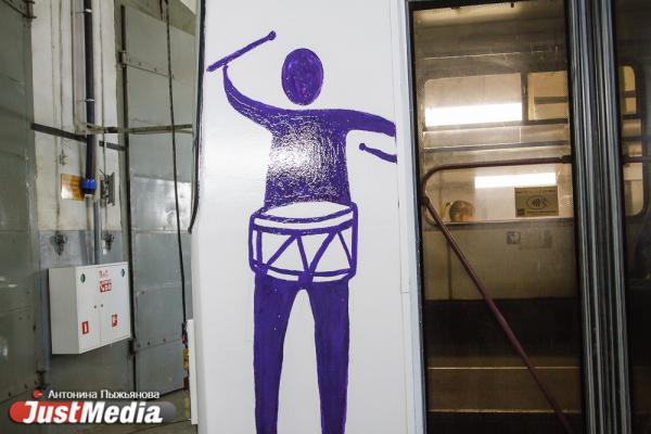 В Екатеринбурге троллейбус превратили в мобильный арт-объект - Фото 6