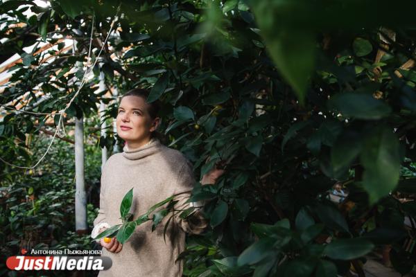 Сакральное дерево из Дендропарка, уральская арабика и сила зеленого. Вице-мэр Екатерина Кузёмка в проекте «Место силы»  - Фото 5