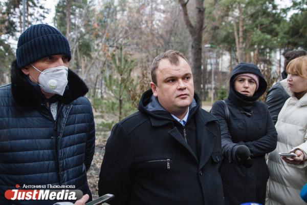 Птичий помет, краденый газон и поваленный фонарь. Какие замечания экологи вынесли подрядчику в Зеленой роще - Фото 6