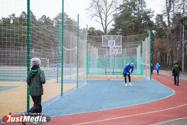 Птичий помет, краденый газон и поваленный фонарь. Какие замечания экологи вынесли подрядчику в Зеленой роще - Фото 11