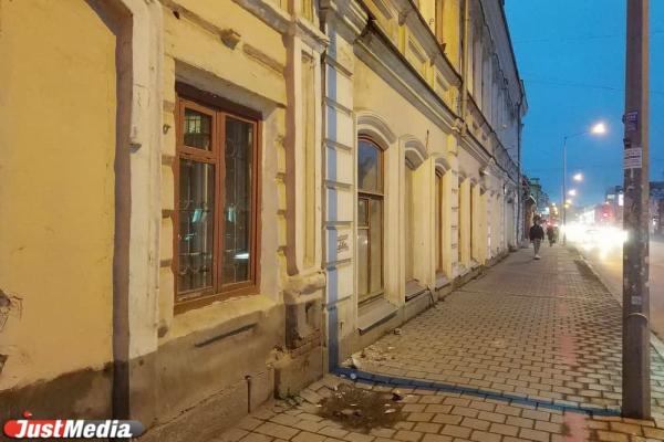 В центре Екатеринбурга начал разрушаться дом Рязанова - Фото 2