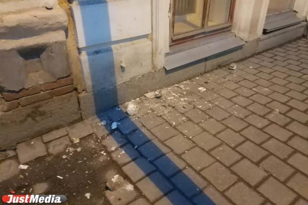 В центре Екатеринбурга начал разрушаться дом Рязанова - Фото 4