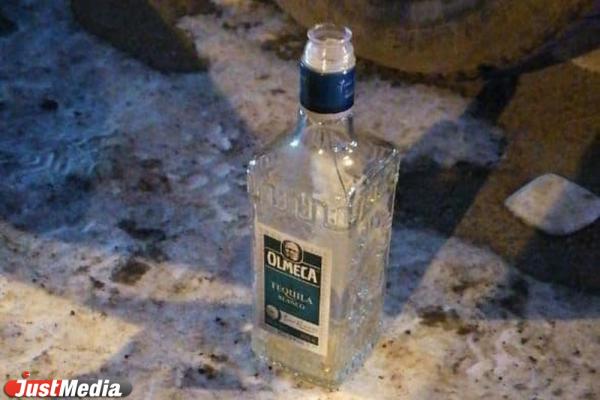 В Академическом пьяный водитель Volkswagen, уходя от столкновения с пешеходами, снес забор и погубил пассажирку. ВИДЕО - Фото 3